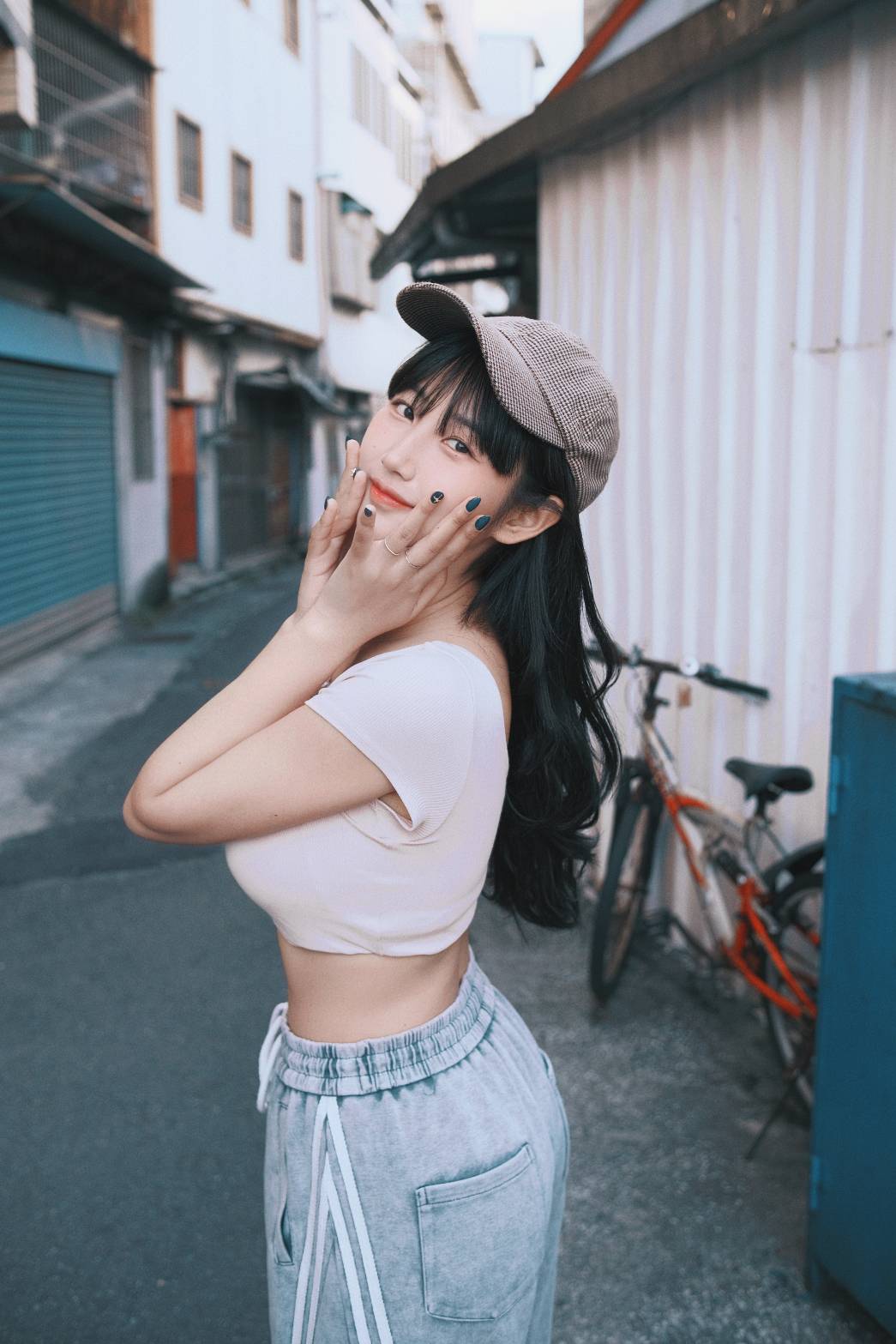 郭芳岑